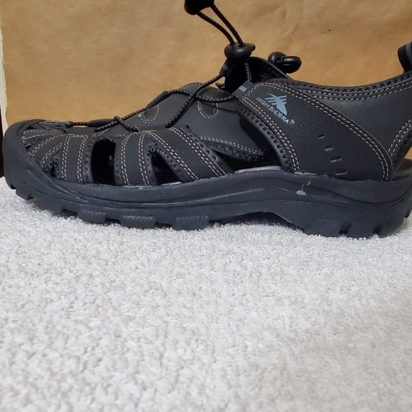 NEW High Sierra closed toe Sandals main image 5